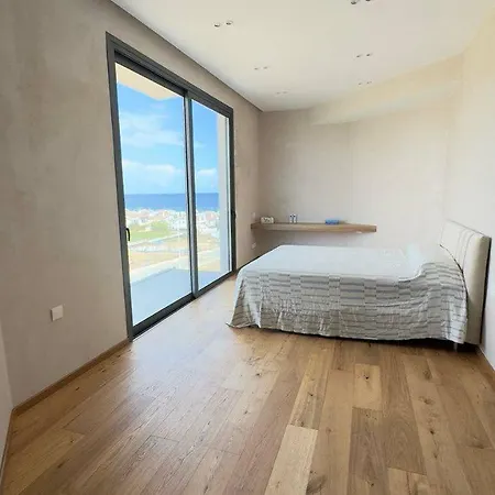Lejlighed One Bedroom Retreat With Sea View *