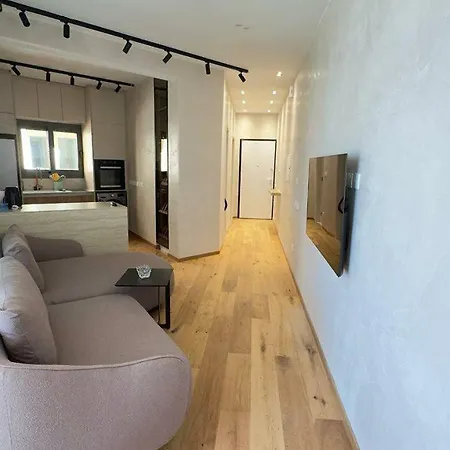 One Bedroom Retreat With Sea View Apartament *